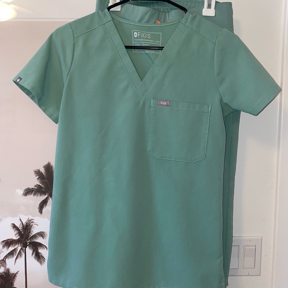 Womens FIGS scrub set Jade color XXS